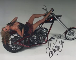 Kristen Renton autograph