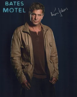 Kenneth Johnson autograph