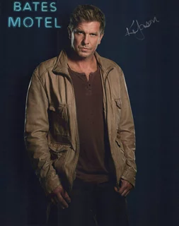 Kenneth Johnson autograph