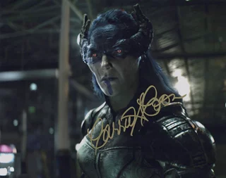 Carrie Coon autograph