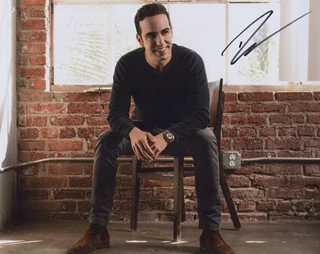 Dan Ahdoot autograph