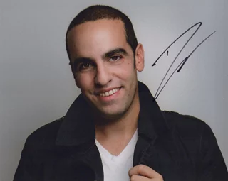 Dan Ahdoot autograph