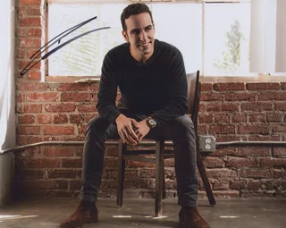 Dan Ahdoot autograph