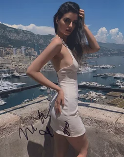 Nikki Kris autograph