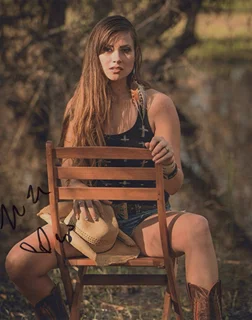 Nikki Kris autograph