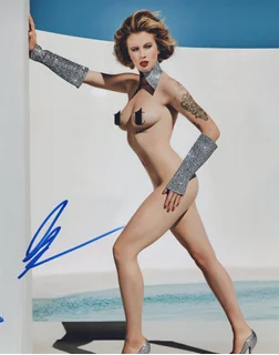 Ireland Baldwin autograph