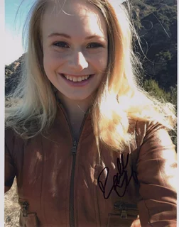 Rachelle Henry autograph