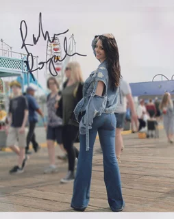 Rachele Royale autograph