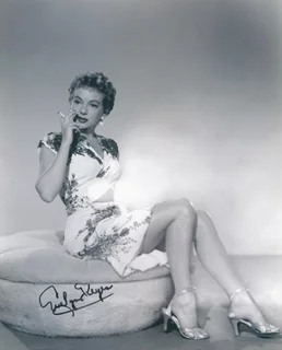Evelyn Keyes autograph