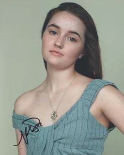 Kaitlyn Dever autograph