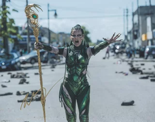 Elizabeth Banks autograph