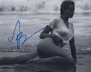 Ireland Baldwin autograph