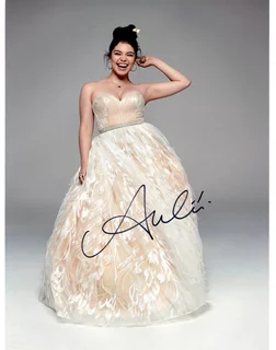 Auli'i Cravalho autograph