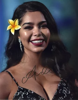 Auli'i Cravalho autograph