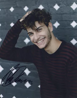 Noah Grossman autograph