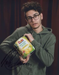 Noah Grossman autograph
