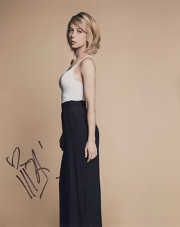 Iliza Shlesinger autograph