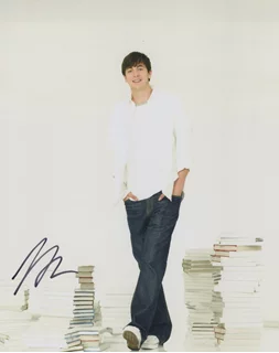 Nicholas Braun autograph