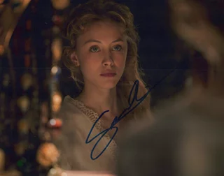 Sarah Gadon autograph