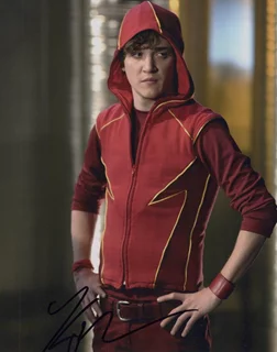 Kyle Gallner autograph