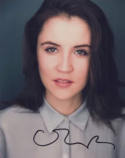 Oona Roche autograph