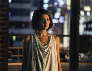 Willa Holland autograph