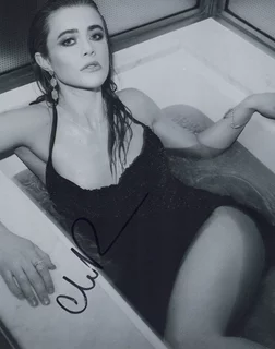 Melissa Roxburgh autograph