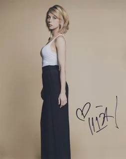 Iliza Shlesinger autograph