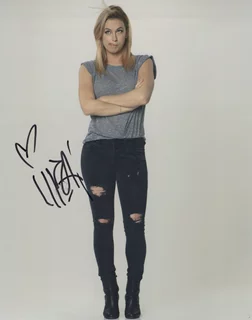 Iliza Shlesinger autograph