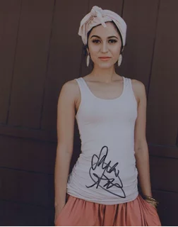 Sara Amini autograph