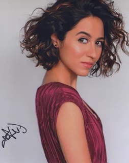Sara Amini autograph