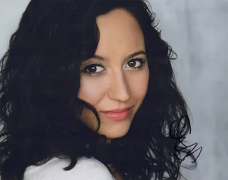 Sara Amini autograph