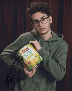 Noah Grossman autograph