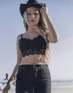 Ivy Mae Anderson autograph