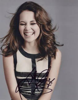 Kelli Berglund autograph