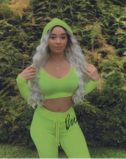 Danielle Cohn autograph