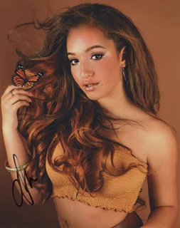 Alectra Cox autograph