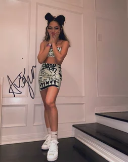 Avani Gregg autograph