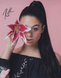 Kira Kosarin autograph