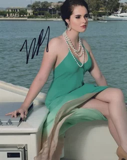 Vanessa Marano autograph