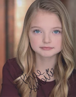 Shae Smolik autograph