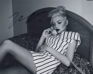 Kaya Stewart autograph