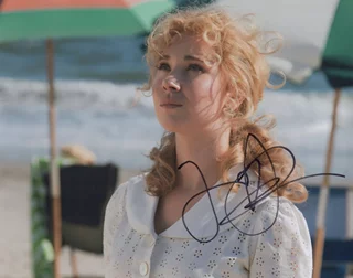 Juno Temple autograph