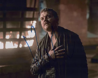 Pilou Asbaek autograph