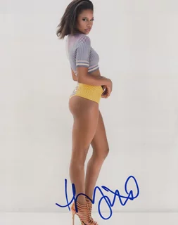Taylour Paige autograph
