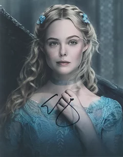 Elle Fanning autograph