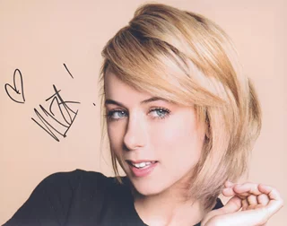 Iliza Shlesinger autograph