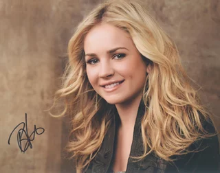 Brittany Robertson autograph