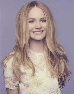 Brittany Robertson autograph