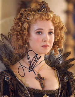 Juno Temple autograph